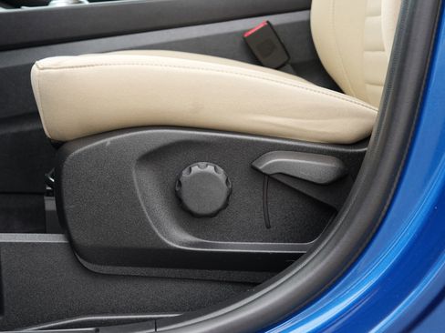 Used 2024 Ford Edge SE image 17