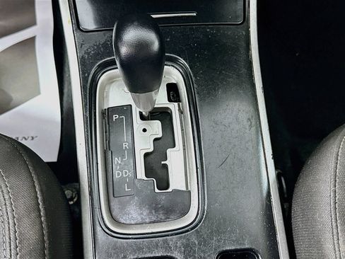Used 2020 Mitsubishi Outlander SE AWD/4WD image 16