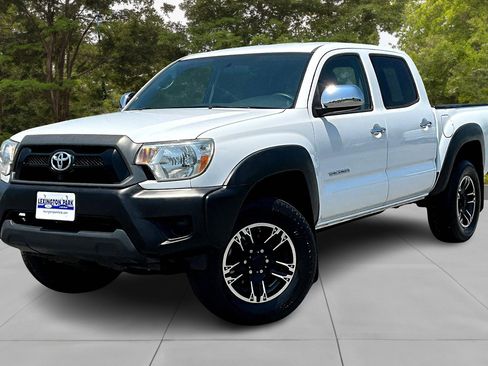 Used 2015 Toyota Tacoma PreRunner w/ Convenience Package RWD image 3