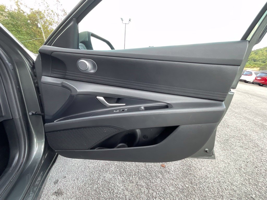 Used 2026 Hyundai Elantra SE w/ Cargo Package FWD image 21