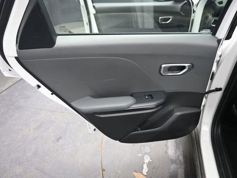 Used 2025 Kia K4 LXS image 15