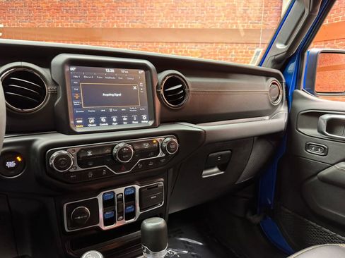Used 2023 Jeep Gladiator Overland AWD/4WD image 18