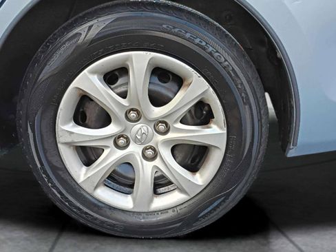 Used 2012 Hyundai Accent GLS image 46