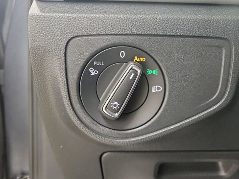 Used 2021 Volkswagen Atlas Cross Sport SE image 32