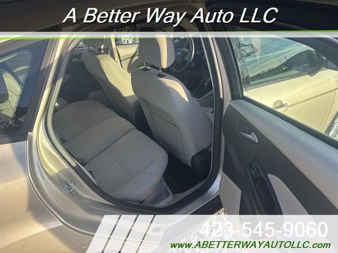 Used 2018 Ford Focus SE w/ Cold Weather Package image 7