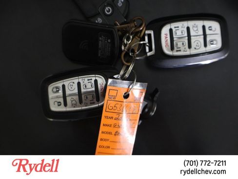 Used 2022 Chrysler Pacifica Touring-L image 25