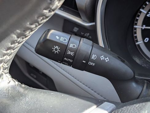 Used 2022 Toyota Highlander XLE AWD/4WD image 23