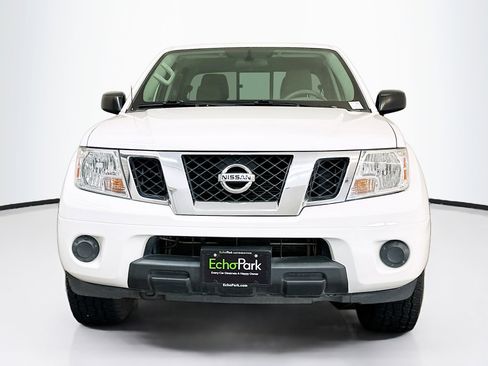 Used 2019 Nissan Frontier SV image 2