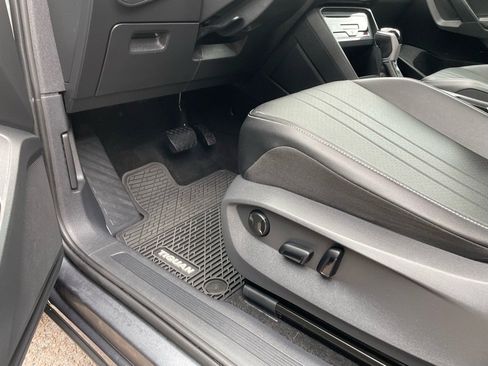 Used 2022 Volkswagen Tiguan SE w/ Panoramic Sunroof Package image 24