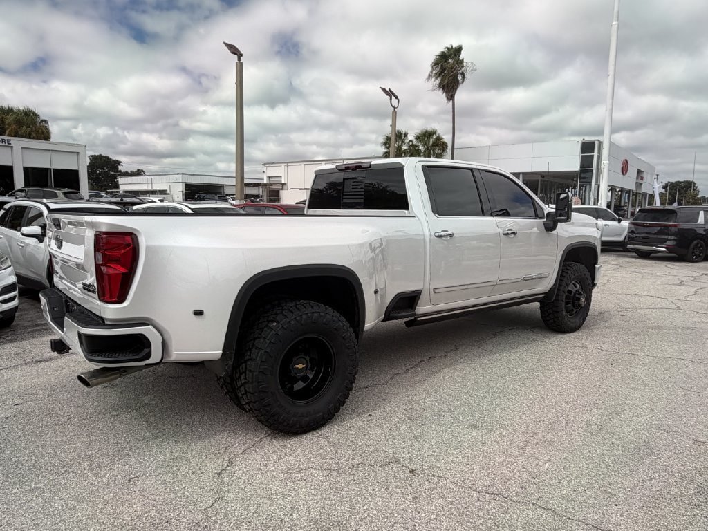 Used 2024 Chevrolet Silverado 3500 High Country w/ High Country Premium Package AWD/4WD image 5