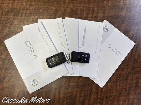 Used 2018 Volvo V60 T5 Dynamic w/ Vision Package AWD/4WD image 2
