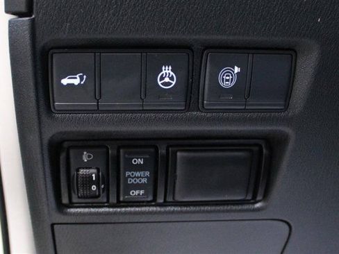 Used 2018 Nissan Armada Platinum w/ Interior Lighting Package AWD/4WD image 19