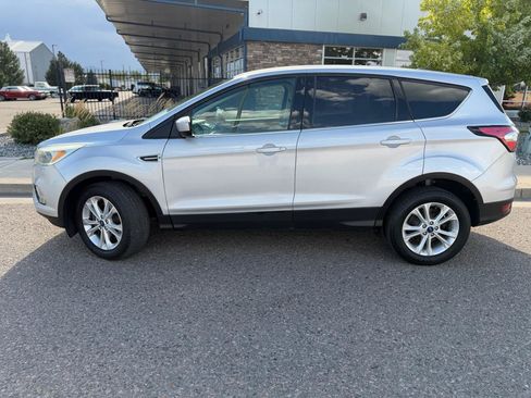 Used 2017 Ford Escape SE AWD/4WD image 2