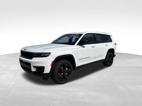 New 2025 Jeep Grand Cherokee L Altitude RWD image 21