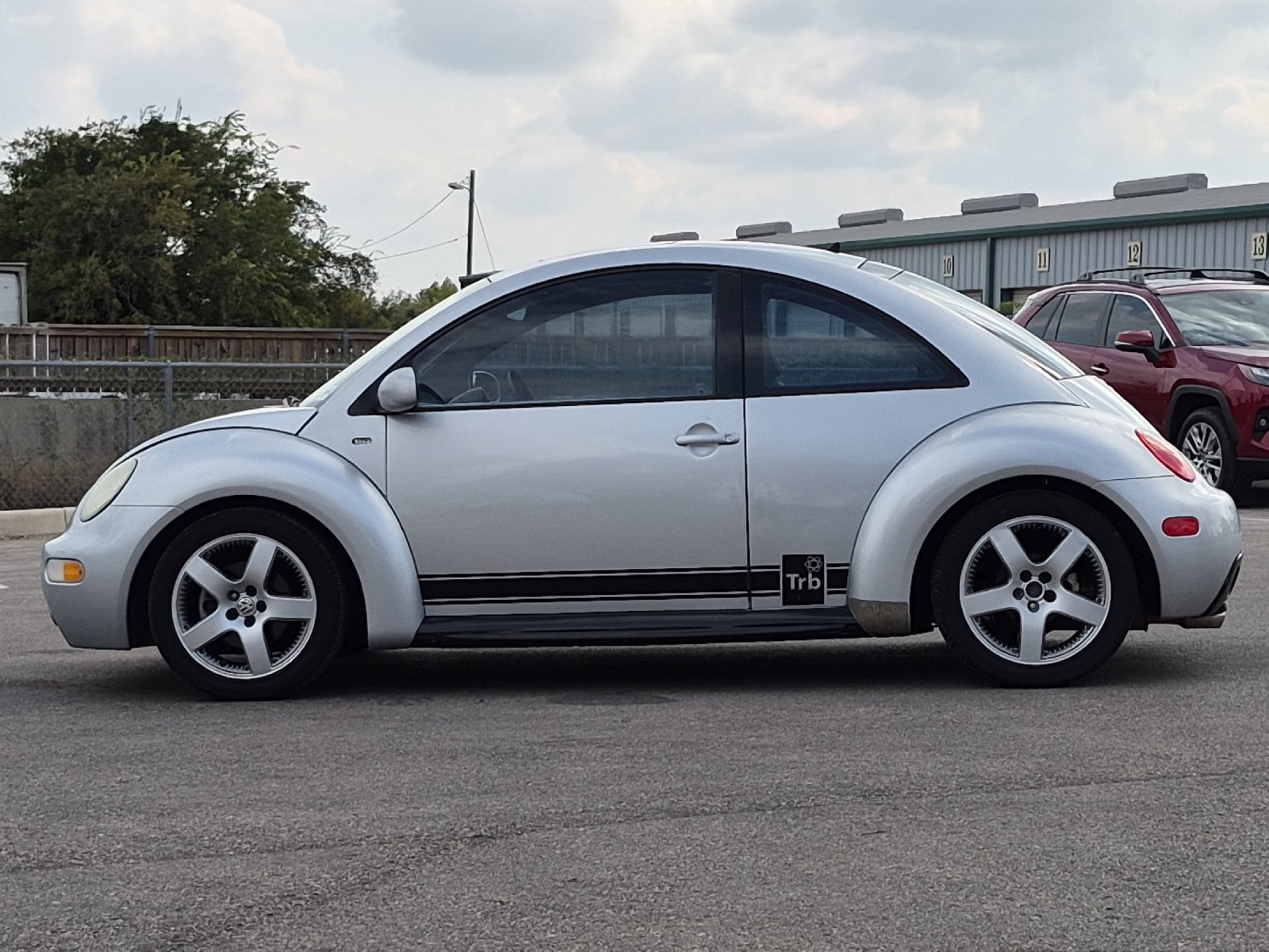 Used 2002 Volkswagen Beetle Sport FWD image 2
