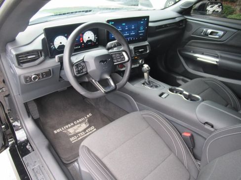 Used 2025 Ford Mustang GT RWD image 18