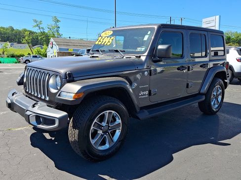 Used 2022 Jeep Wrangler Unlimited Sahara w/ Cold Weather Group AWD/4WD image 3