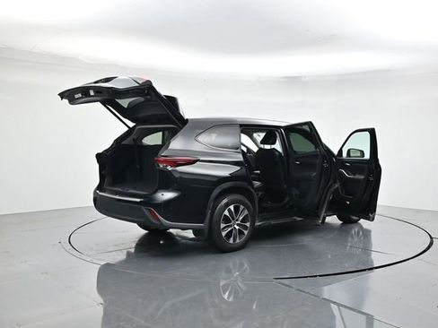 Used 2024 Toyota Highlander XLE AWD/4WD image 55