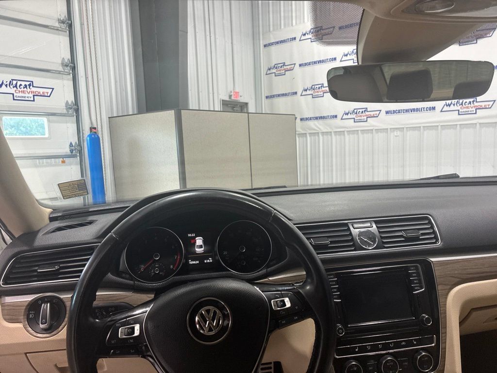 Used 2017 Volkswagen Passat 3.6 SEL Premium FWD image 2