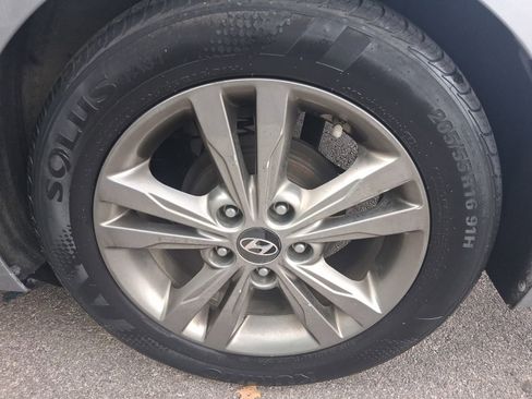 Used 2017 Hyundai Elantra Value Edition w/ Cargo Package FWD image 10