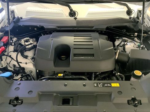 New 2026 Land Rover Defender 110 X-Dynamic SE image 16