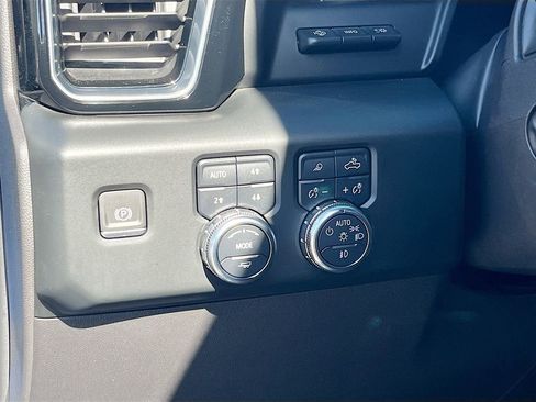 Used 2024 GMC Sierra 1500 Denali w/ Technology Package AWD/4WD image 10