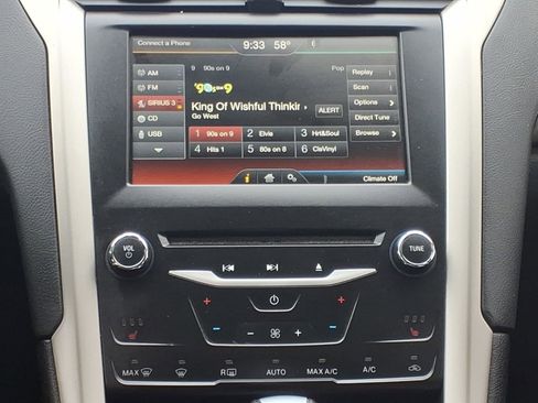 Used 2014 Ford Fusion SE w/ Equipment Group 202A FWD image 6