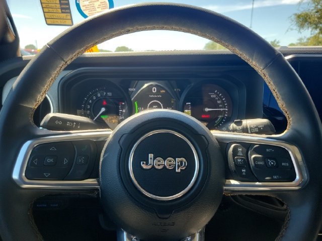 Used 2024 Jeep Wrangler Unlimited Sahara AWD/4WD image 19