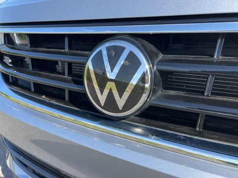 Used 2023 Volkswagen Tiguan SE R-Line image 11