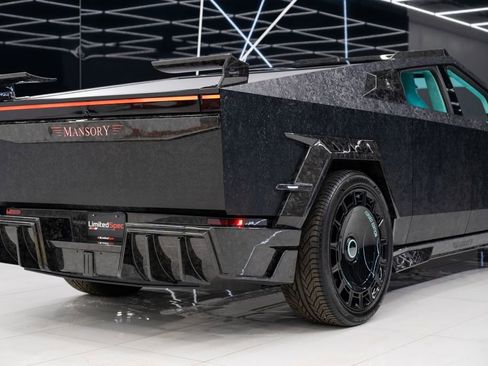 Used 2025 Tesla Cybertruck AWD Crew Cab image 17