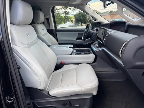 Used 2025 Ford Expedition Platinum AWD/4WD image 14
