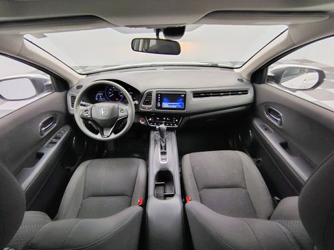 Used 2019 Honda HR-V EX image 2