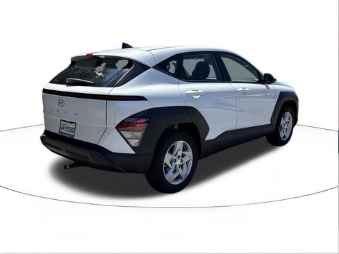 New 2026 Hyundai Kona SE image 3