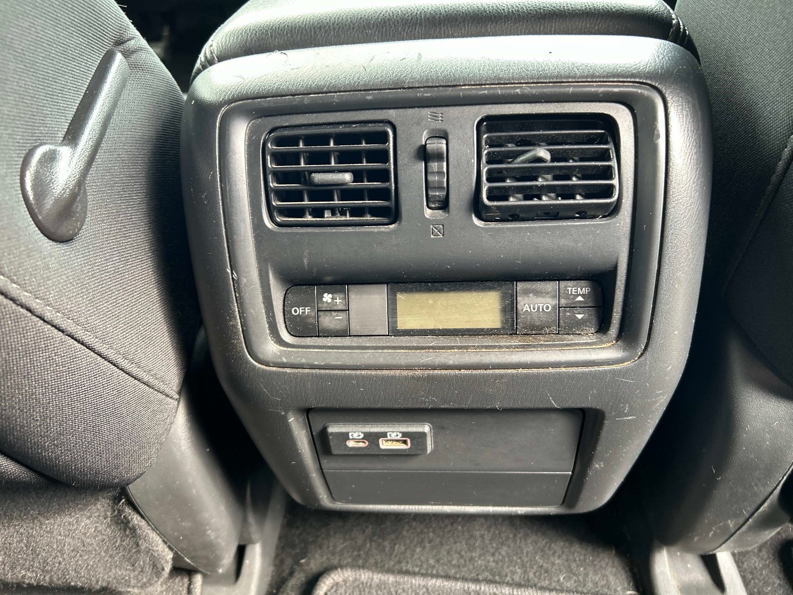 Used 2019 Nissan Pathfinder SV AWD/4WD image 15