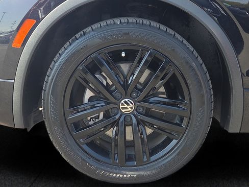 Used 2022 Volkswagen Tiguan SE R-Line AWD/4WD image 8