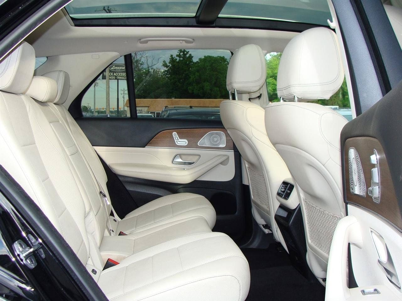 Used 2021 Mercedes-Benz GLE 350 4MATIC image 11