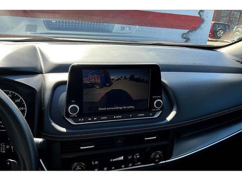 Used 2024 Nissan Rogue SV image 24