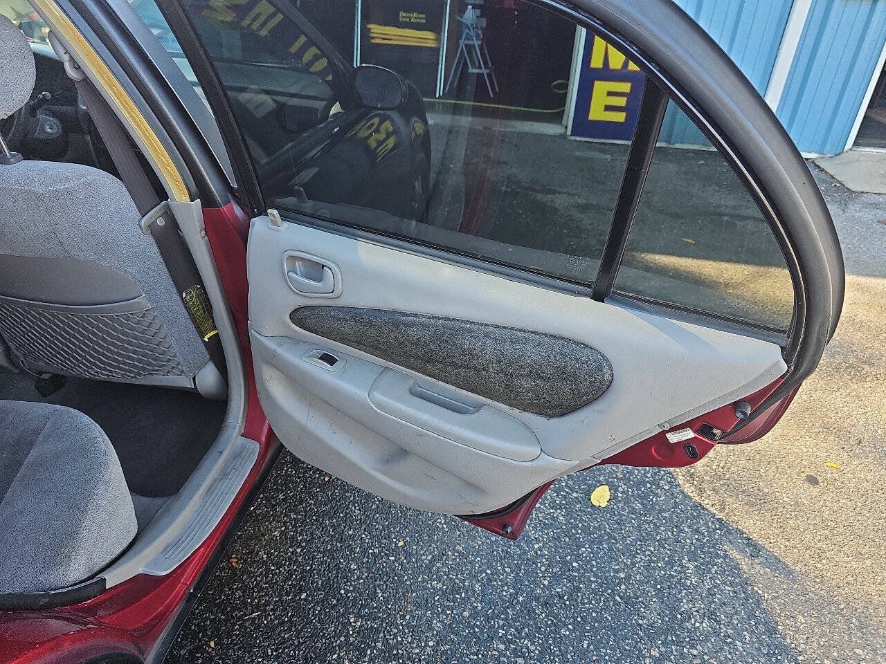 Used 2001 Chevrolet Prizm FWD image 14