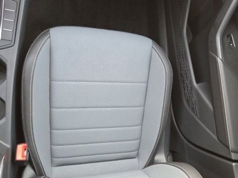 Used 2025 Volkswagen Jetta SE image 19