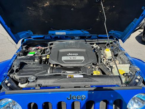 Used 2016 Jeep Wrangler Unlimited Rubicon w/ Connectivity Group AWD/4WD image 36
