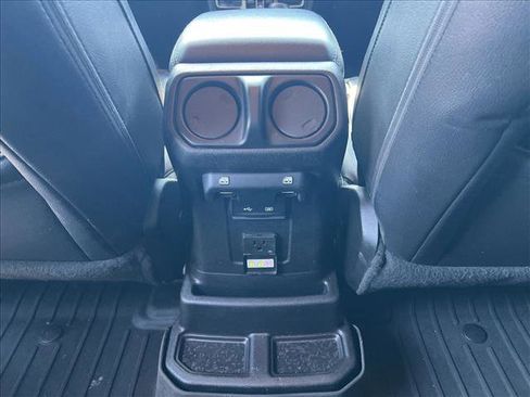 Used 2019 Jeep Wrangler Unlimited Sahara image 18