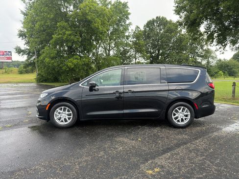 New 2026 Chrysler Pacifica Select FWD image 8