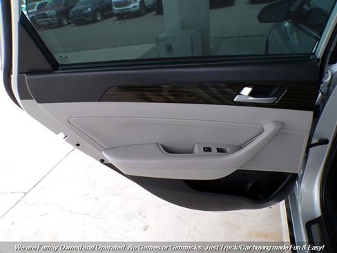 Used 2017 Hyundai Sonata Limited w/ Tech Package 03 FWD image 17