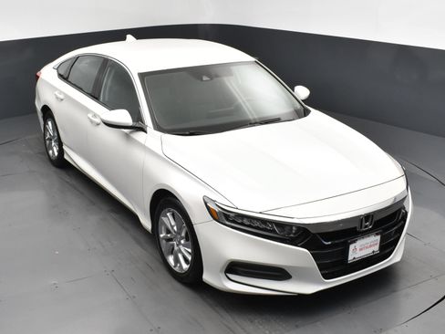Used 2018 Honda Accord LX image 16