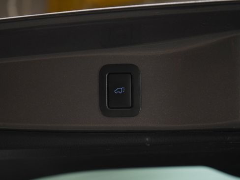 Used 2018 Toyota Highlander XLE image 10