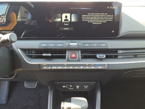 Used 2025 Kia K4 LXS image 22