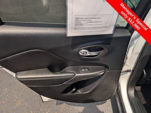 Used 2019 Jeep Cherokee Limited AWD/4WD image 10