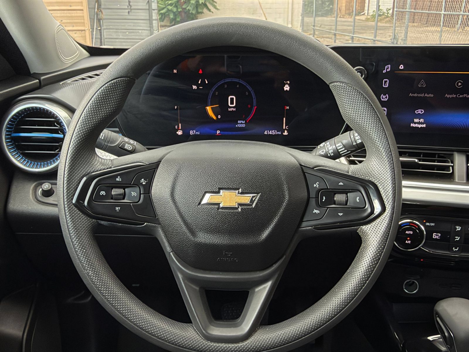 Used 2025 Chevrolet Trax LT FWD image 26