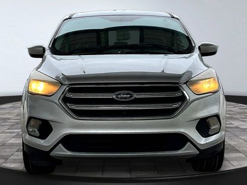 Used 2017 Ford Escape SE FWD image 2