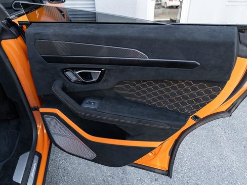 Used 2023 Lamborghini Urus Performante image 35